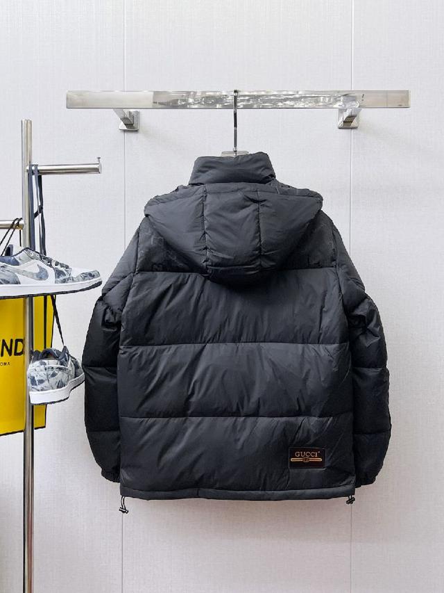 全部90绒的。带着经典的Logo组合搭配，第一眼看到就是