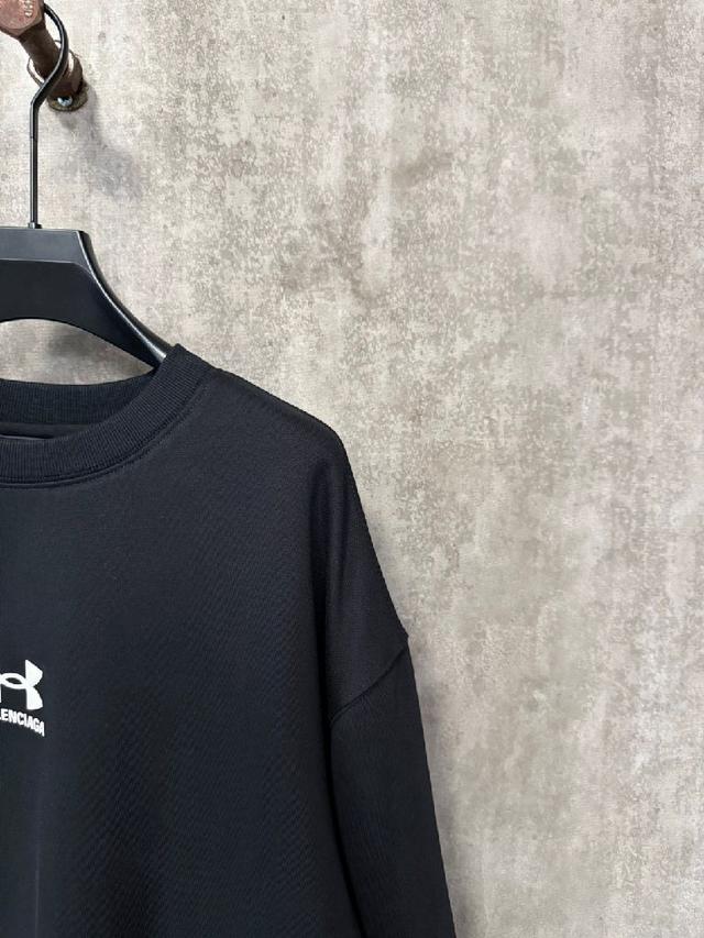 Miu Miu 25ss 经典小标刺绣logo翻领 短袖polo衫