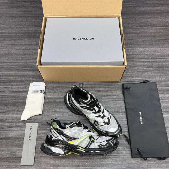 巴黎世家-Runner、是通过溢胶、做旧、缝线等细节，