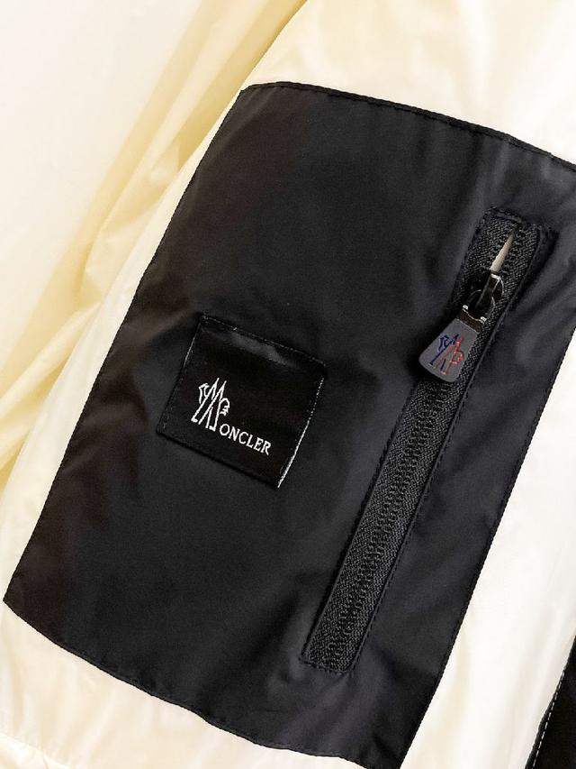 2025秋冬新款羽绒服。这款号称羽绒服届最贵的，全部90绒的。
