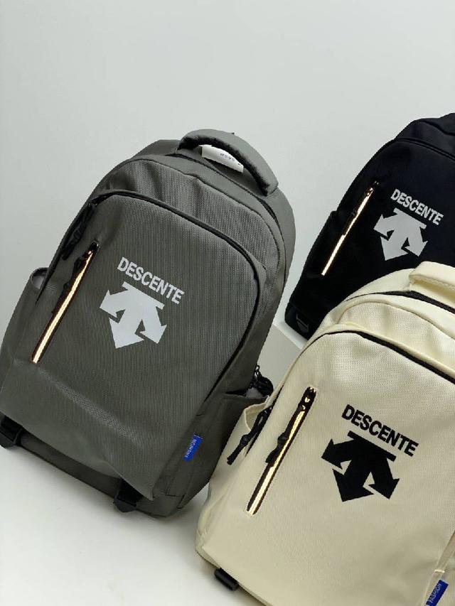 腰部配备腰绳，字母提花logo松紧，方便调节腰部松紧！两侧拉链