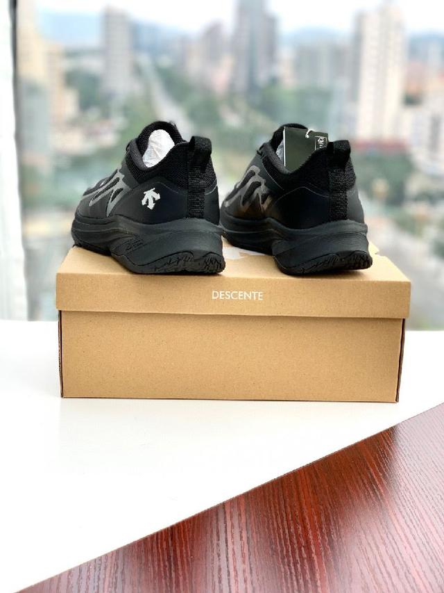迪桑特DESCENTE Enerzite 时尚潮流 低帮跑步鞋 男女同款 灰黄色