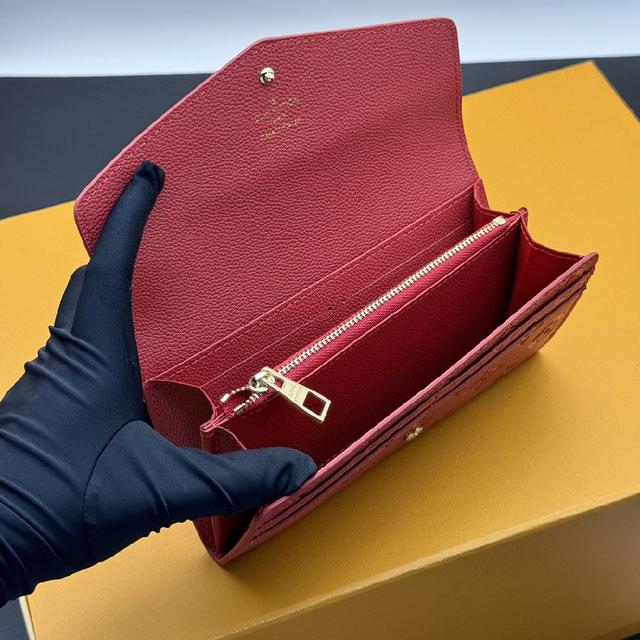 顶级原版 🇫🇷 这款信封式钱夹以优雅的
