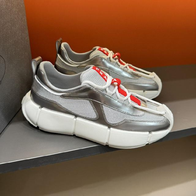 普拉达男士系带皮革休闲运动鞋，鞋面牛皮拼接透