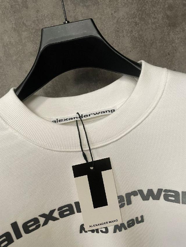 Miu Miu 25ss 经典小标刺绣logo翻领 短袖polo衫