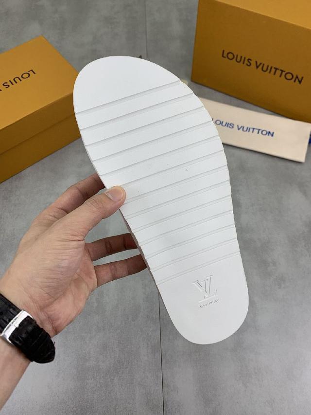 【LOUIS VUITTON】官网爆款路易威登 LV男士拖鞋 同步发售 ！
