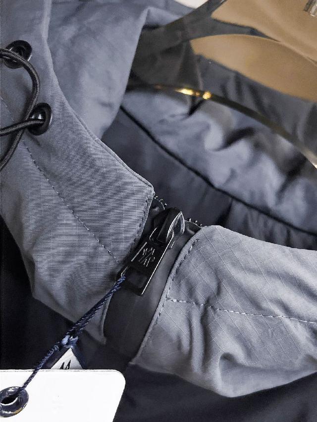 官网款2025秋冬新款羽绒服。这款号称羽绒服届最高端的，