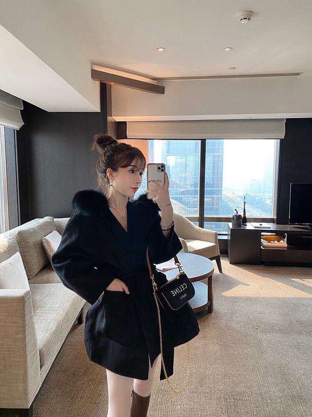 下单备注:9157# 狐狸毛超大毛领可拆卸中长款双面呢大衣  颜色：杏色，灰色，红色 尺码：SM