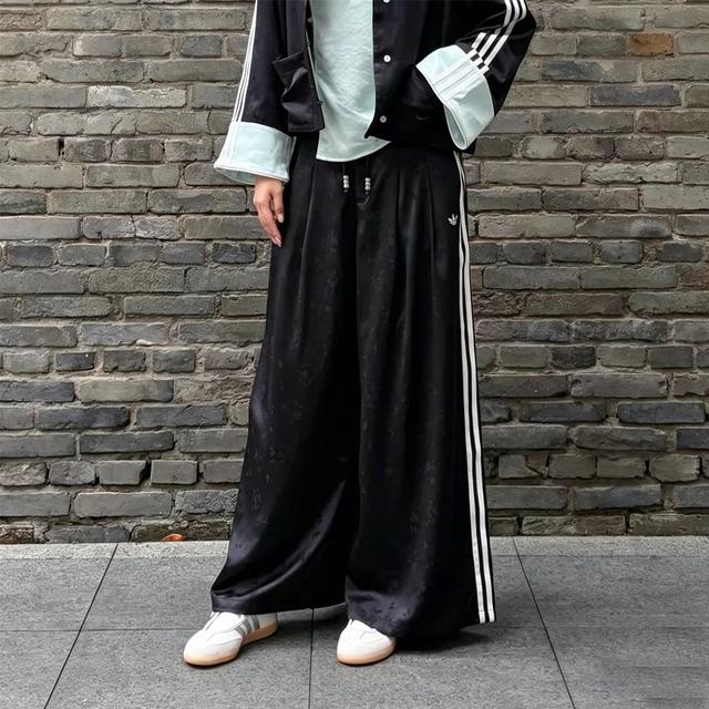 【颜色】: 黑色，红色， 【面料】: LuLu皱，绣标