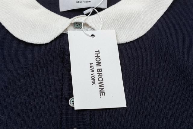 Thom Browne ➡️汤姆布朗 四杠针织圆立领  升级，灵感源自八十年代复古