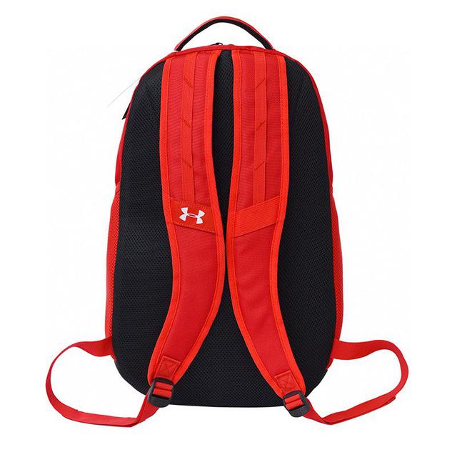 本款 Rush 腰包以 Damoflage Black 帆布呈现摩登潮流构型，并将