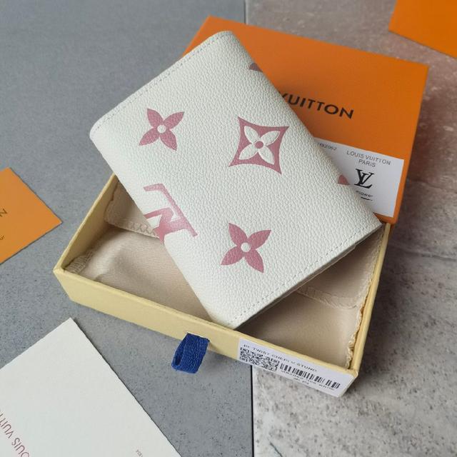 Monogram Empreinte皮革制作，经过精心设计，