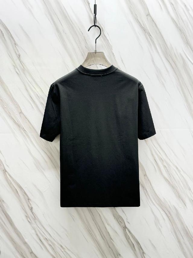 2025春夏新品发售新品短袖T恤。采用进口欧棉面料，