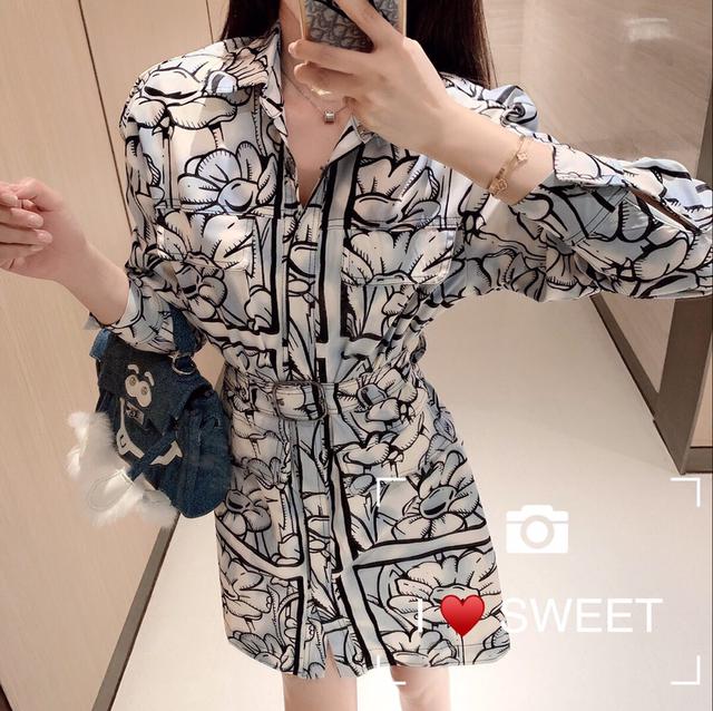 Fend*20早秋专柜同步风衣外套💕  加州天空系列