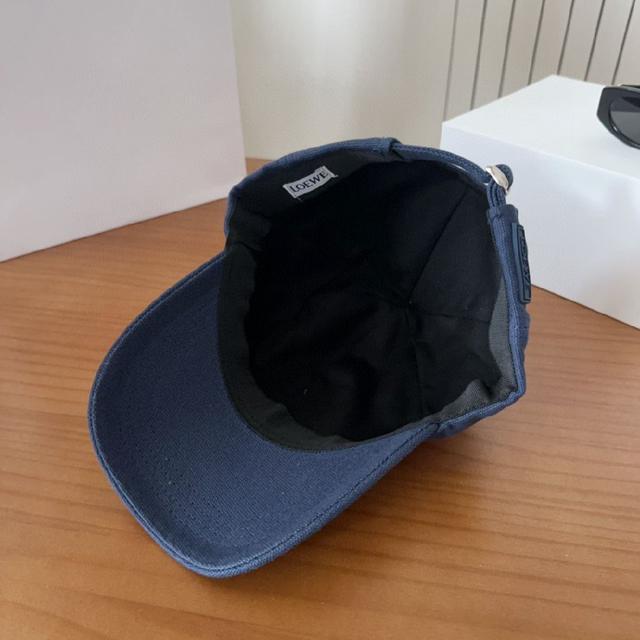 采用客供材质～软软的，可以随性的折叠放在包包里