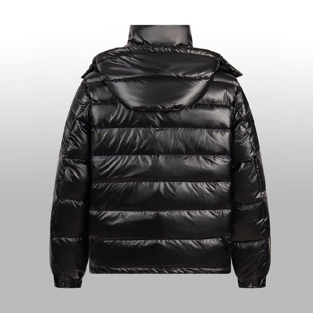绒服届最高端的，全部90绒的三标齐全带着经典的Logo组合搭配