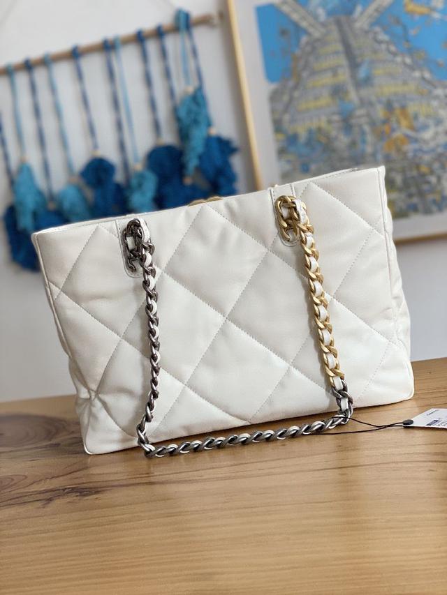 CHANEL：：．型号：92993尺寸：33CM：