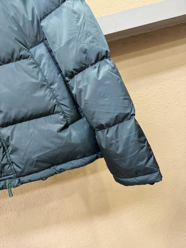 款羽绒服。这款号称羽绒服届最贵的，全部90绒的