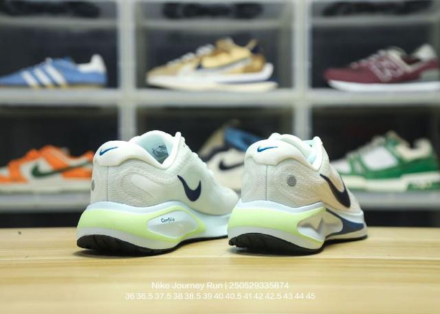 Nike/耐克 升级原楦原纸版开发版型，采用科技织法轻盈织物