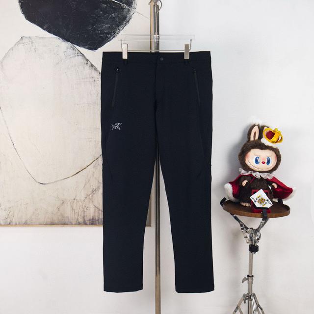 本款长袖上衣选用柔软棉质法兰绒重