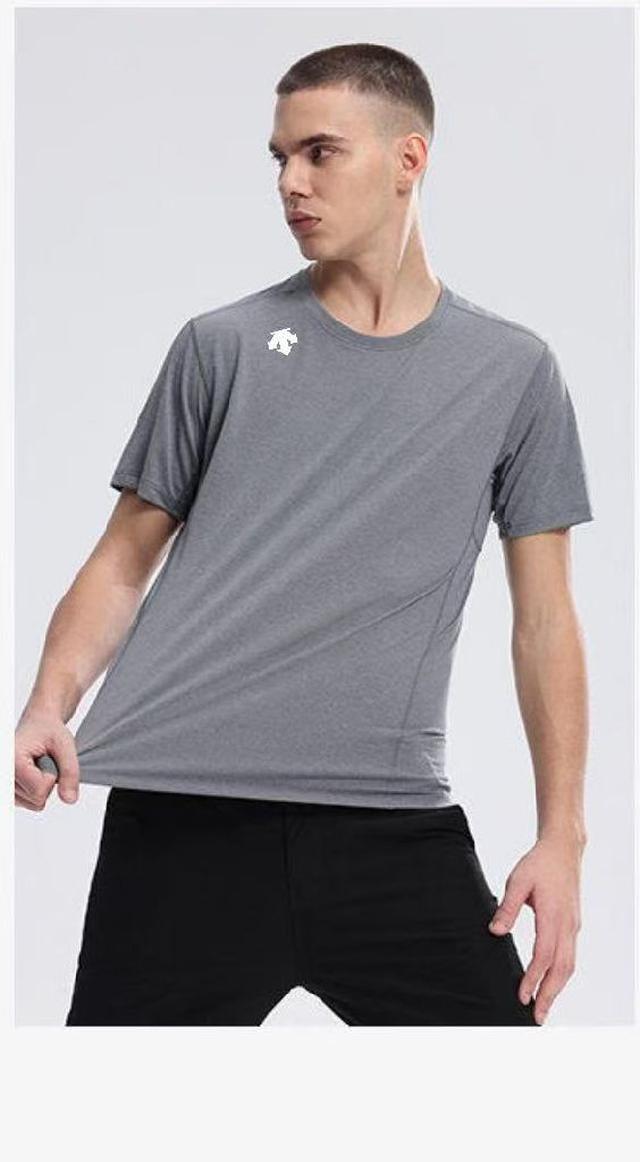 迪桑特 DESCENTE 短袖 POLO 衫：2025夏日风尚的卓越之选