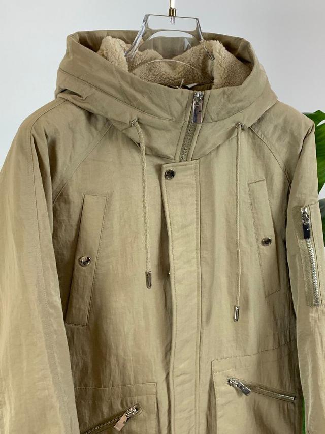 冬新款羽绒服。这款号称羽绒服届最贵的，全部90绒的