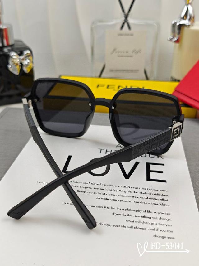 新款太阳镜减轻强光负担，遮挡有害光线防辐射，👜出行