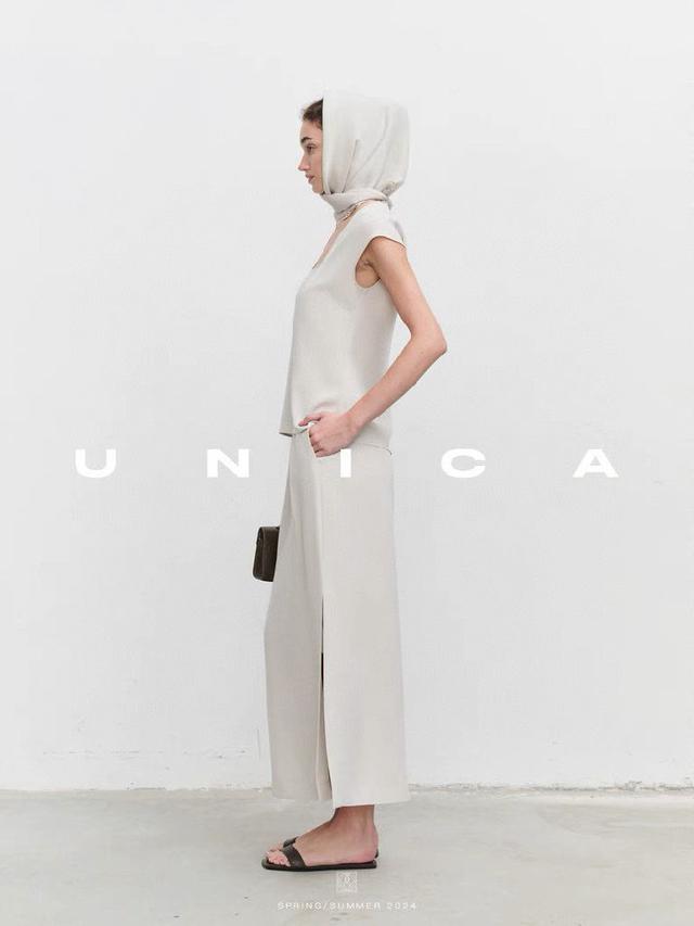 慵懒老钱风短袖西裤套装 T恤版型正肩不仅展现了都市女性