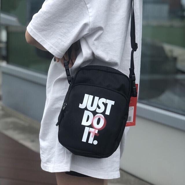2019年秋款专柜同步NIKE耐克HERITAGE中性斜挎包单肩包