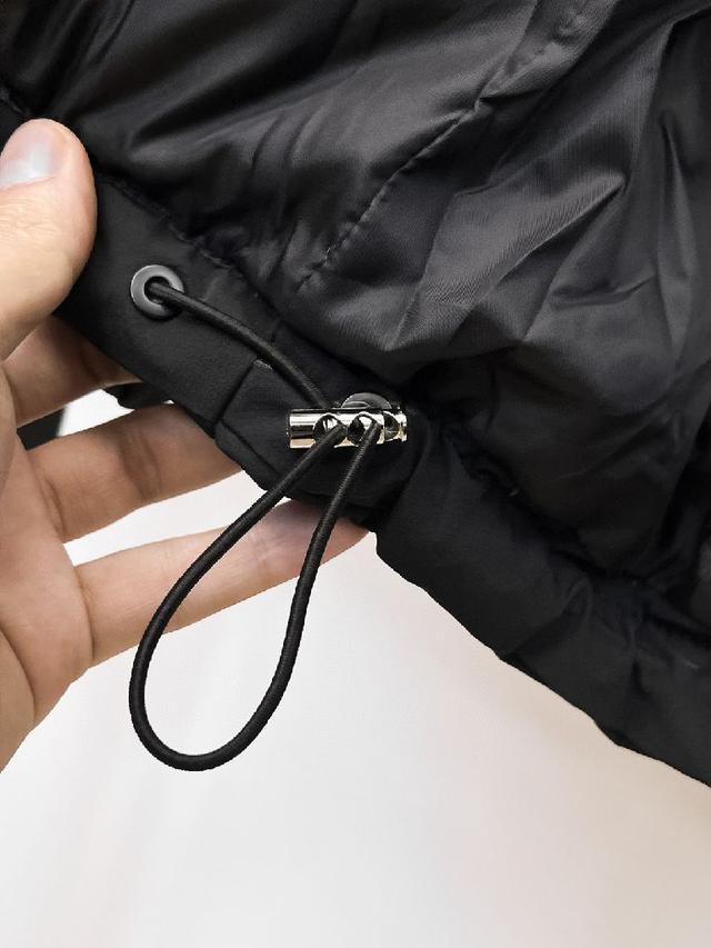 2025秋冬新款羽绒服。这款号称羽绒服届最贵的，全部90绒