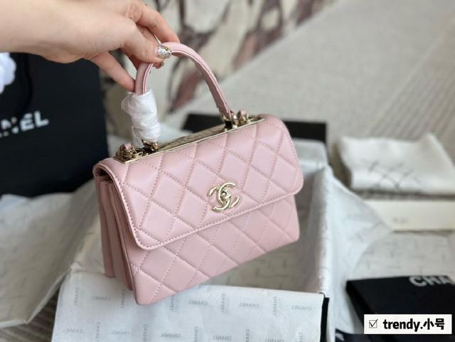 小香家 trendy cc 风琴包系列！ 上身后超显大气，