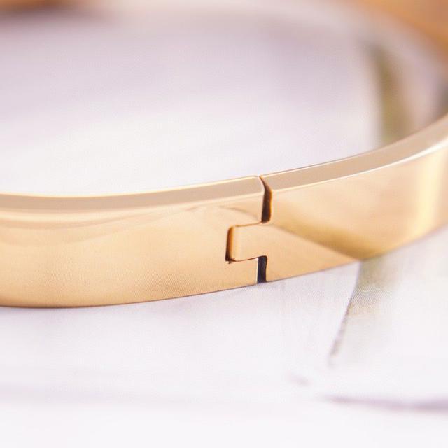 mini clic白色黄线猪鼻子手镯 温柔细致的白色，超级好看阿阿阿