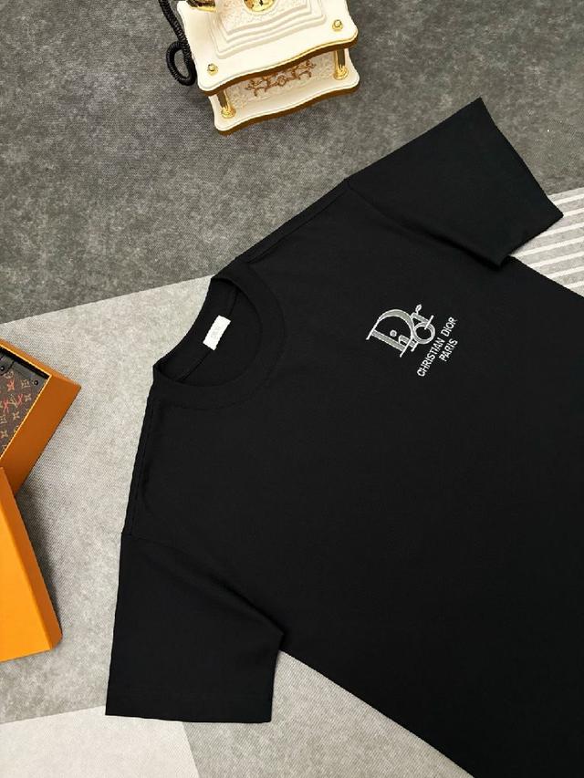 高支高密双纱300克超舒适纯棉面料，整体的触感舒适，亲肤效果也是极佳。