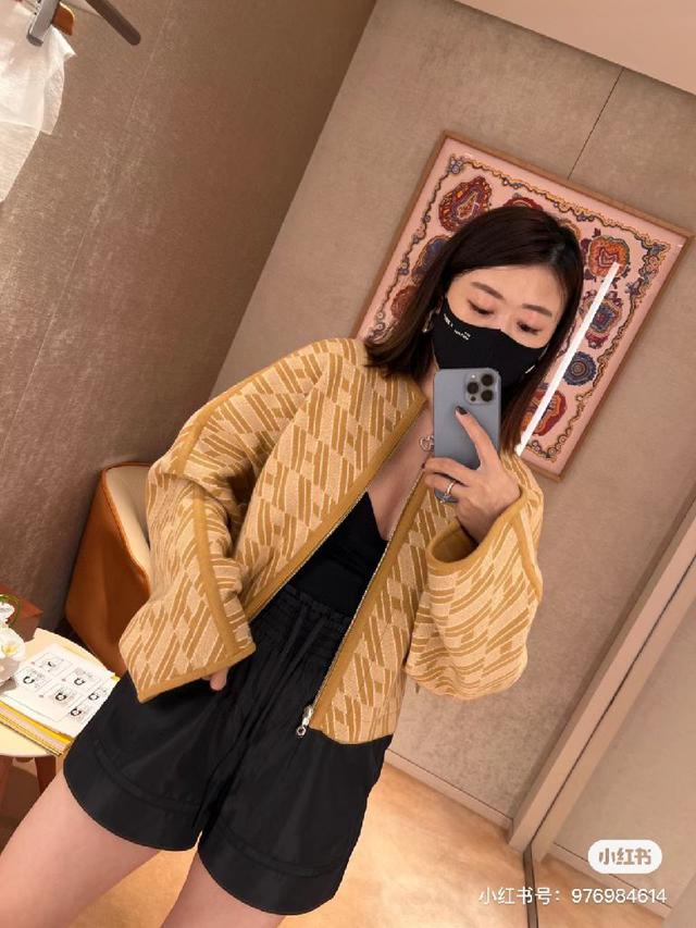 Her 23Ss———秋冬最新款双面可穿廓形短款针织外套