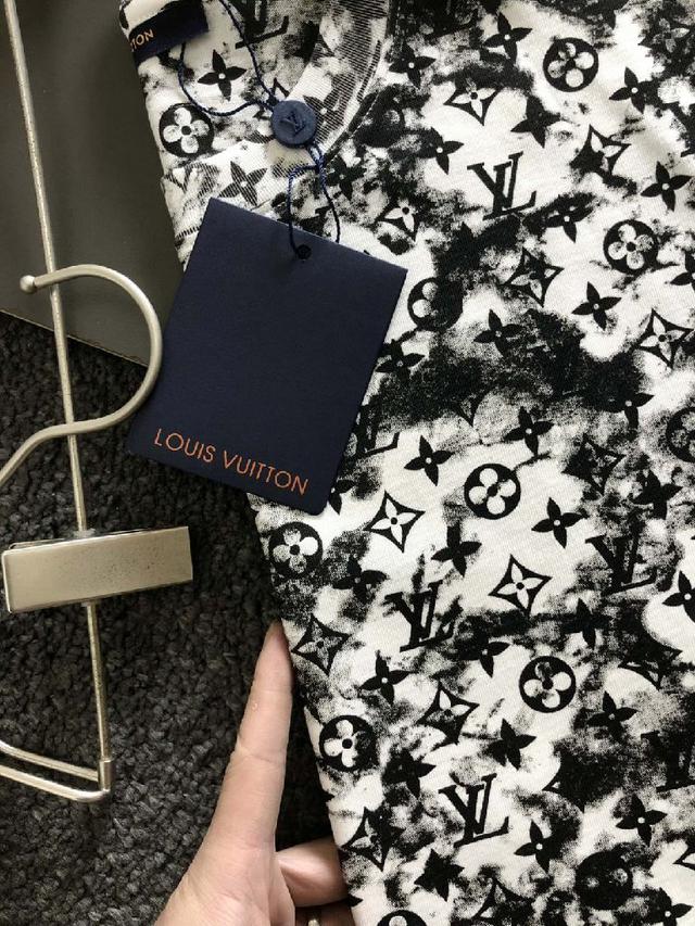 顶级黑色立体发泡工艺抽象立体印花圆领短袖，抽象炫彩印花工艺专