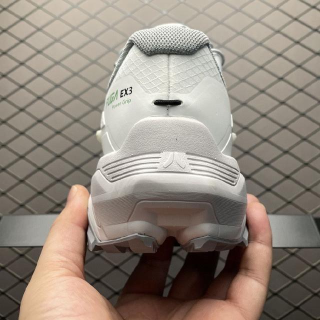 步鞋 采用Vibram橡胶大底 超强地面咬合力稳走复杂路况