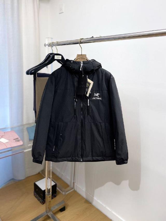 官网款2025秋冬新款羽绒服。这款号称羽绒服届最高端的，全部90绒