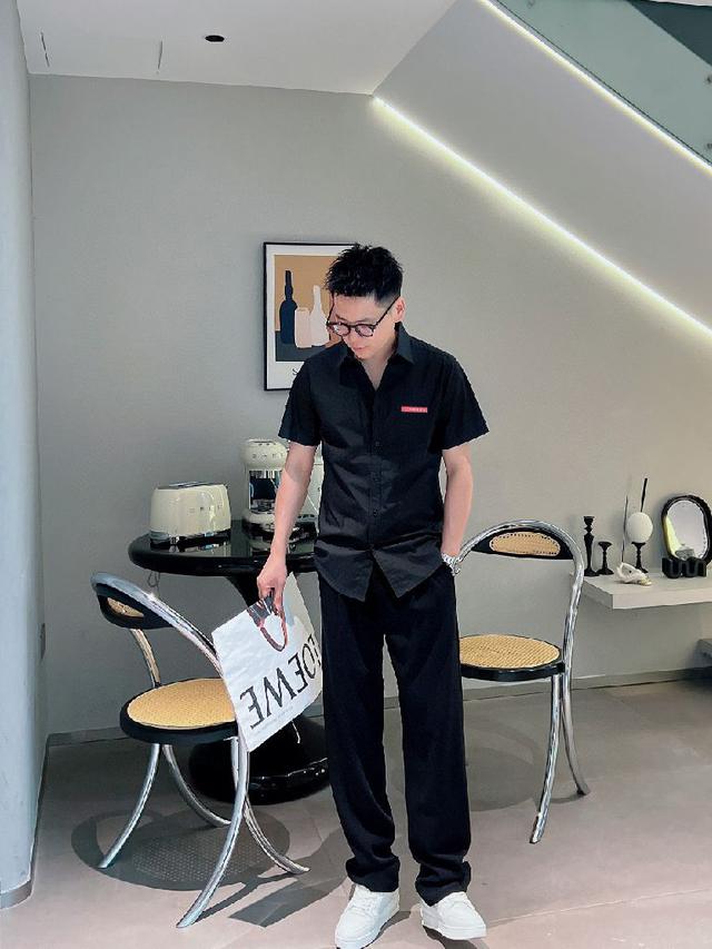 100%鲁泰丝滑面料，舒服透气，休闲衬衣，简约时尚，从容百搭，帅气优雅