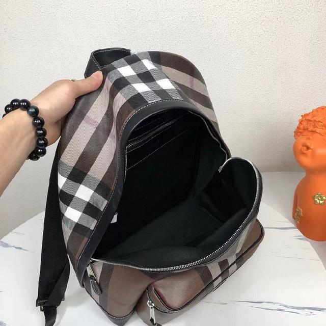 意大利奢侈大品牌，男士双肩背包 ，翻盖头层牛