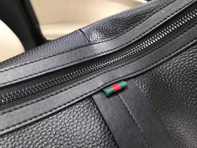 大面积纯色，背在身上不论从什么角度看上去都好看、很大牌.超气质