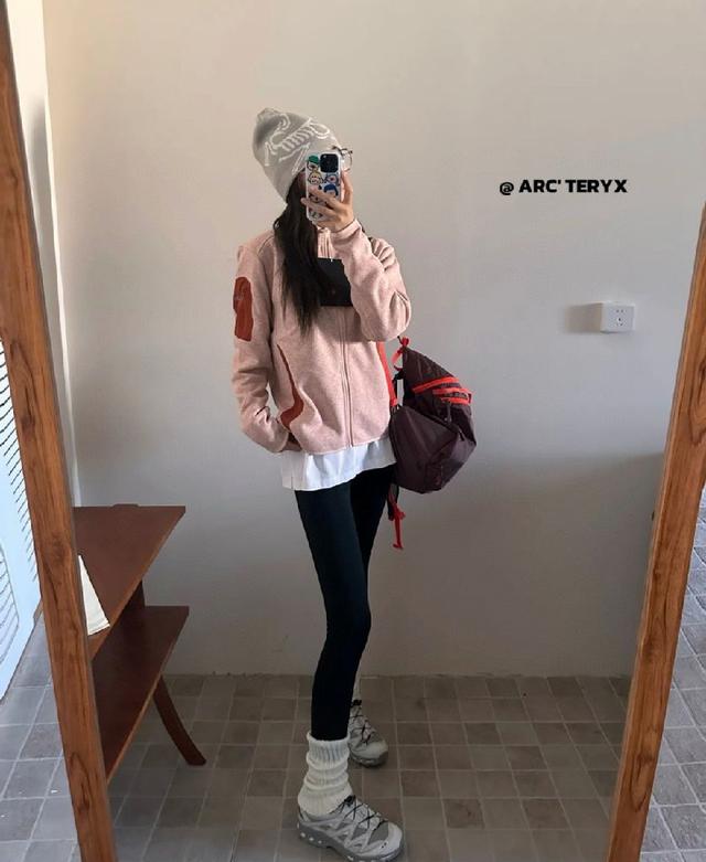 考究的3D立体裁剪，让衣服具备丸美的合身性，和更舒适的内部空间