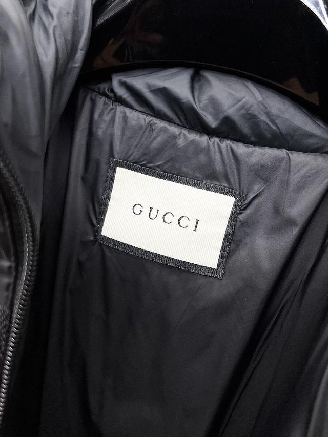 2025秋冬新款羽绒服。这款号称羽绒服届最贵的，全部90绒的