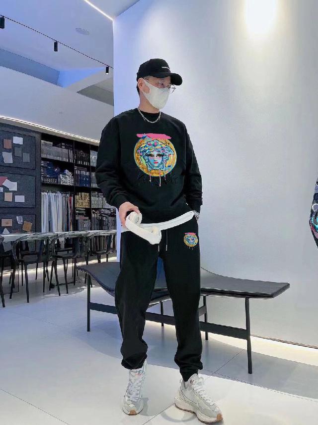 VERSACE 范思哲】(胖子福音)爆款套装来袭