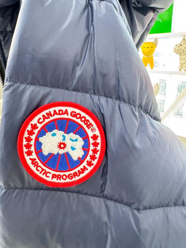 加拿大鹅  黑标 街缝Logo标  短款羽绒服/欧阳娜娜二代