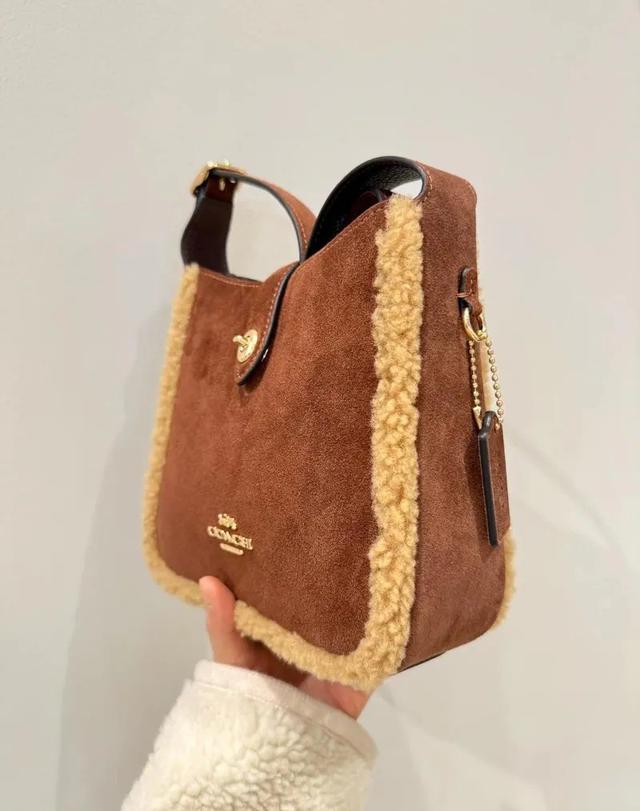 美國 🇺🇸 🔥Coach 泰迪毛毛迷你斜背包#02/10中午12點