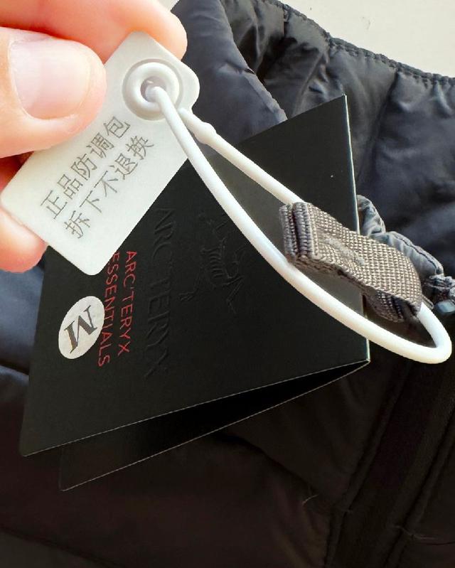 考究的3D立体裁剪，让衣服具备丸美的合身性，和更舒适的内部空间