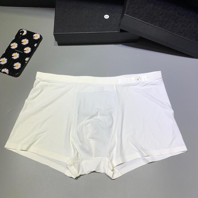 NIKE（耐克）VS 小皱菊