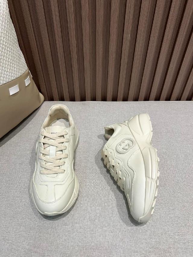 最高还原鞋底 TPU材质加耐磨发泡（抗磨缓震）象牙色皮革