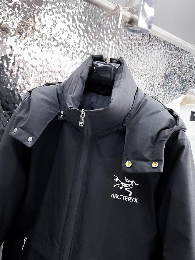 官网款2025秋冬新款羽绒服。这款号称羽绒服届最高端的