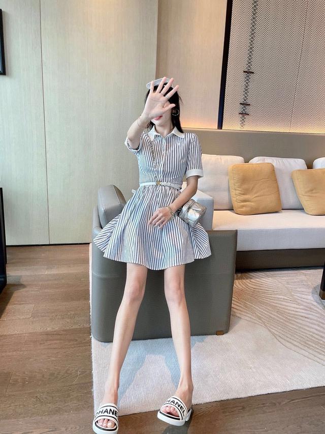 塞林清新条纹连衣裙